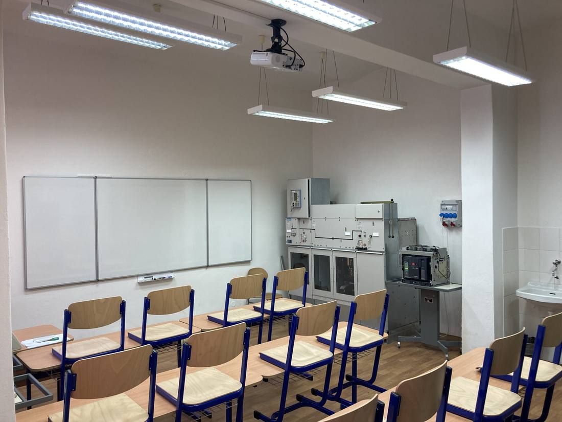 Učebňa s reálnou VN rozvodnou skriňou